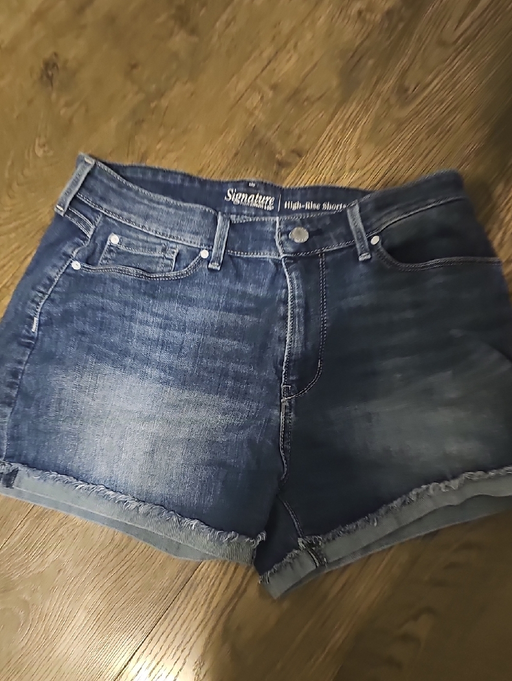 Levi Shorts Signature Distressed Denim  Size 12 Waist 31 Summer Women High Rise